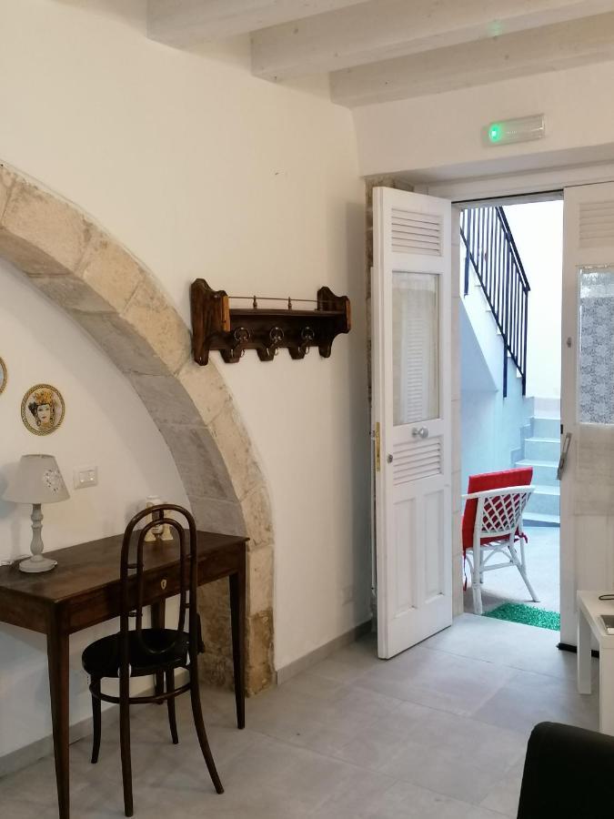Il Cortiletto Di Via Minniti Syrakusa Exteriör bild