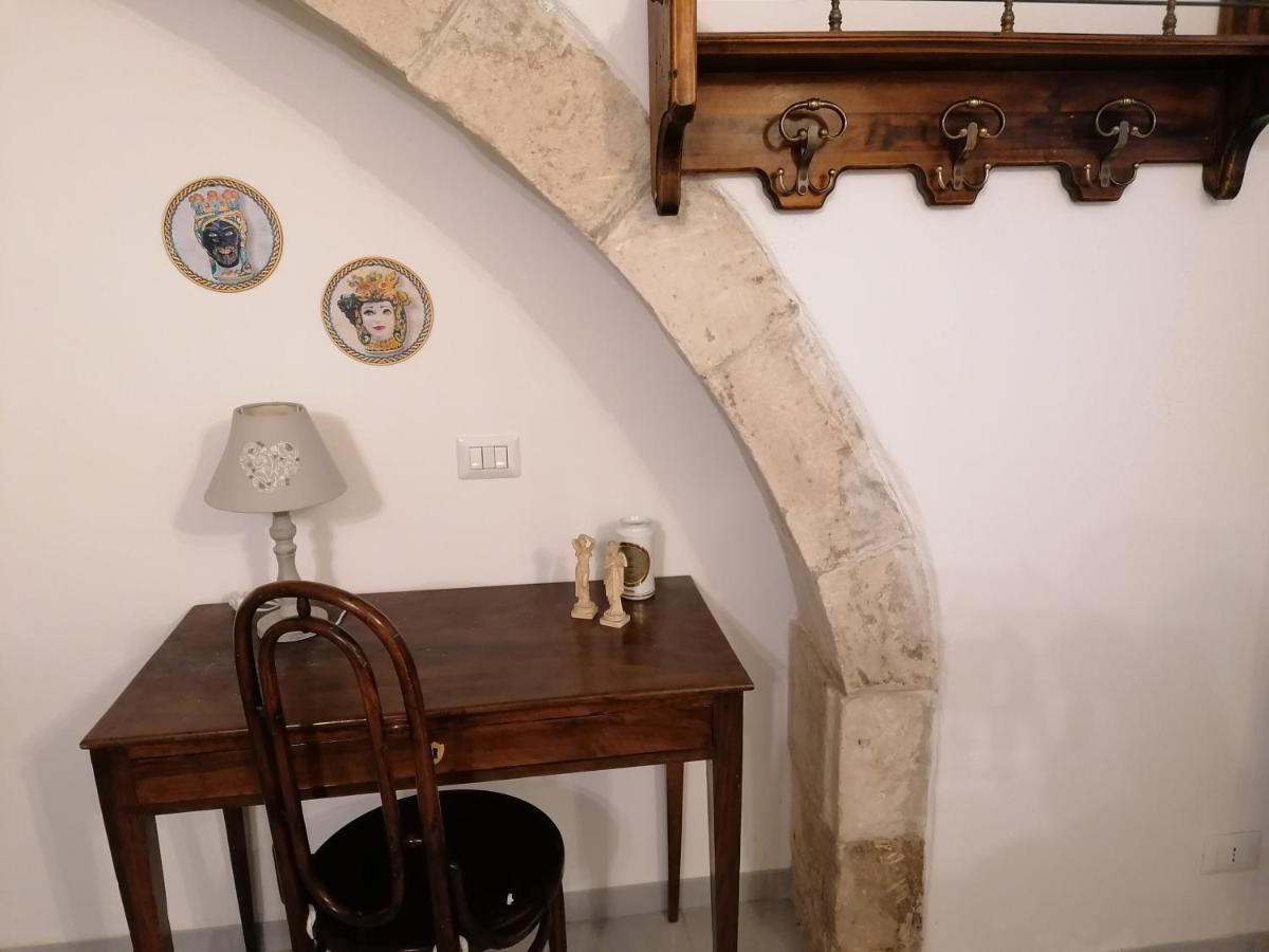 Il Cortiletto Di Via Minniti Syrakusa Exteriör bild